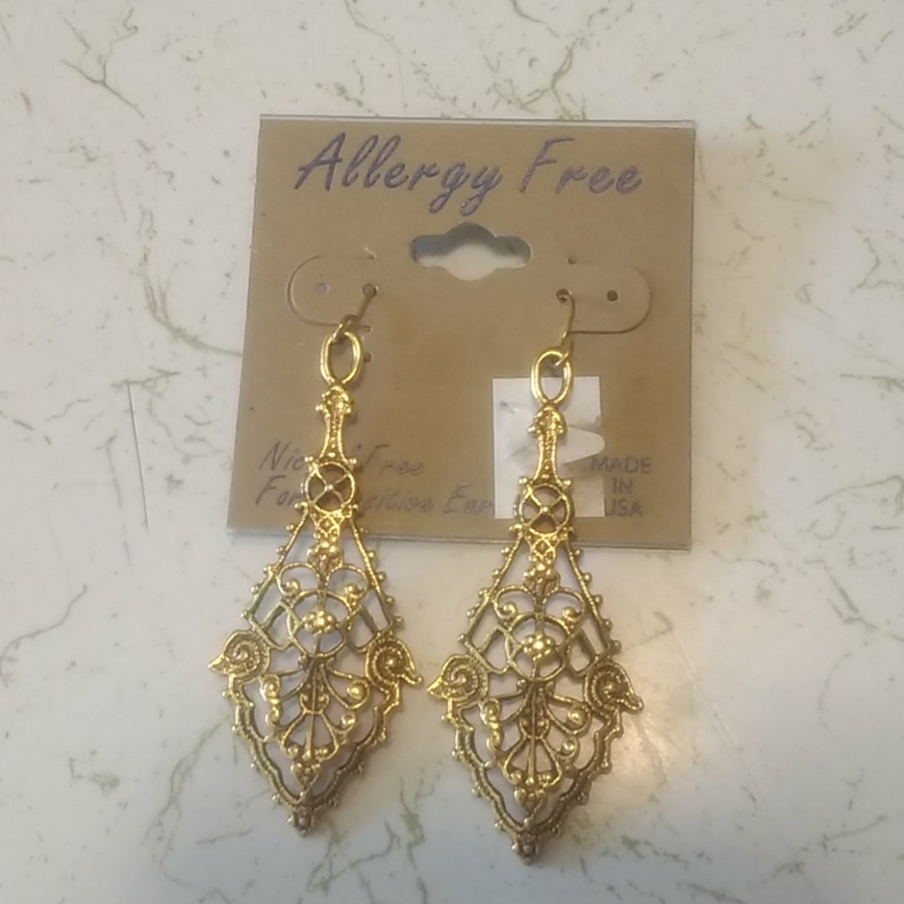 Gold Indian inspired dangling earrings
